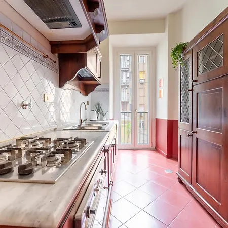 Maroon Flat Colosseo, 800 Mt From Amphitheater *